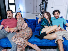 18 ans, Gros seins, Brunette brune, En levrette, Groupe, Branlette thaïlandaise, Mère que j'aimerais baiser, Chevaucher