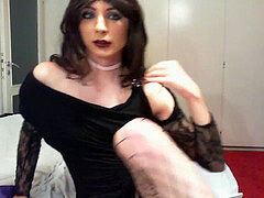 highly uber-cute Crossdresser in crimson Heels Cumming