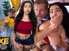 18 años, Culo grande, Tetas grandes, Mamada, Engañando, Hd, Tatuaje, Trio