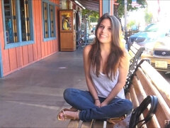 Бутылка, Крупный план, Экстремальный секс, Мастурбация, Оргазм, На публике, Соло, Игрушки