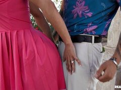 Lécher le cul, Sucer une bite, En levrette, Robe, Embrassement, Mère que j'aimerais baiser, De plein air, Nénés