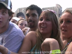 Universiteit, Flashing, Vriendin, Naakt, Buiten, Schoolmeisje, Student, Nat