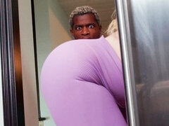 Culo grande, Verga grande, Tetas grandes, Rubia, Mamada, Estilo perrito, Interracial, Cabello corto