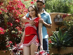 18 jaar, Grote lul, Pijpbeurt, Pompom meid, Hondjeshouding, Natuurlijke tieten, Tiener, Tieten likken