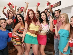 Grosser arsch, Grosser schwanz, Grosse titten, Blasen, Hundestellung, Party, Öffentlich