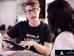 Braunhaarige, Gesichtssitzen, Hd, Lesbisch, Lecken, Lingerie, Realität, Schreiend