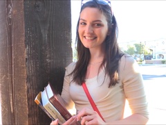 Acercamiento, Vestido, Extremo, Tacones, Masturbación, Orgasmo, Público, Bajo la falda