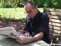 Grandpère, Hd, Nue  à poil, De plein air, Rousse roux, Se déshabiller, Tatouage