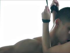 Leie, In den arsch, Tussi, Fesselspiele, Braunhaarige, Spermaladung, Faustfick, Hardcore