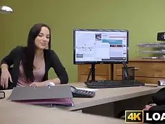 Slutty minx capitulates her bum to get pounded