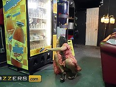 Carmela Clutch Enjoys The Fuck Of Her Life While Being Stuck In The Vending Machine