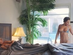 Chica, Bikini, Morena, Lesbiana, Pequeña, Piscina, Durmiendo, Mojado