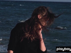 18 ans, Gros seins, Brunette brune, Plantureuse, Seins naturels, Solo, Adolescente, Uniforme