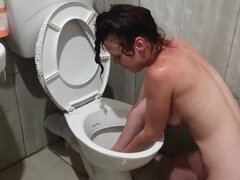 18 jahre, Fetisch, Erniedrigung, Milf, Zierlich, Rotschopf, Sklave, Toilette