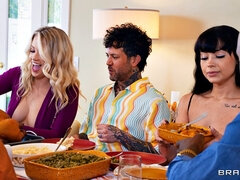 Bad, Blondine, Blasen, Braunhaarige, Kleid, Küche, Muschi, Tätowierung