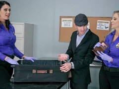 Большая жопа, Большие сиськи, Блондинки, Собачьи, Ласковые ручки, Полиция, Втроем, Сиськи