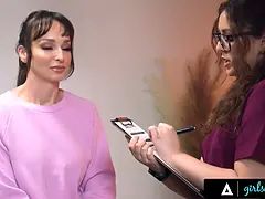 Girlsway - cougar Lexi Luna gets voluptuous massage in vr while Leana Lovings sneaks obscene touches