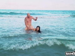 Plage, Brunette brune, Tir de sperme, Faciale, Hard, De plein air, Chatte, Adolescente