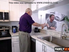 Sucer une bite, Brunette brune, Famille, Pieds, Branlette thaïlandaise, Lunettes, Tabou, Adolescente