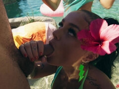 Pijpbeurt, Bruinharig, Interraciaal, Likken, Orgie, Buiten, Feest, Kort haar