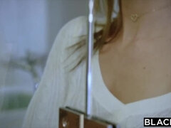 Grote lul, Bruinharig, Lul, Hondjeshouding, Eerste keer, Interraciaal, Likken, Kut duiken