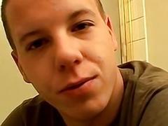 Straight amateur tugging off with fleshlight