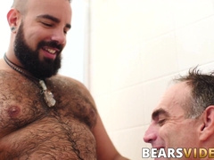 Hottest bear Luis Vega destroys daddys ass bareback