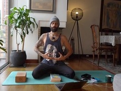 Dancing bear, yoga, famosos