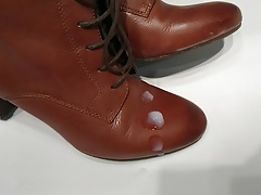 Cum on my girlfriends Best friends shoes
