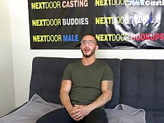 Muscled audition amateur cums in solo action