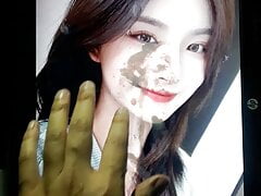 EVERGLOW Yiren #1 cum tribute