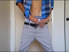Twink Amateur Gets Off on Sagging