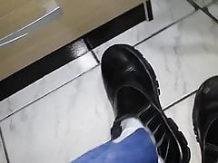 Masturbacao com gozada no sapatao do meu vizinho