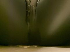 I piss in my grey leather Leggings!