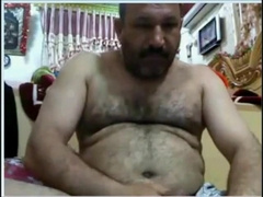 Punheta do maduro arabe 2