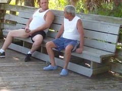 Gordito se la mete a abuelo en publico 12