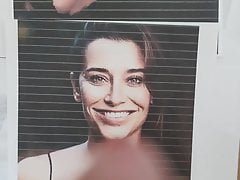 Cumshot auf geile Instagram Fotze mit dicken Titten