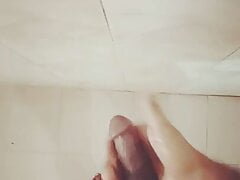 Sunny Leone's fan masturbate after watching her ass video