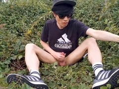Masturbar-se-la-fora, sport-boy, twink-wanking