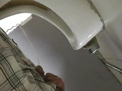 Maduro en orinal