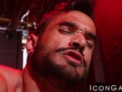 Hunk DILF Manuel Skye face fucking muscle Raj through gloryhole