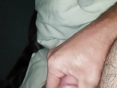 Aussie guy wanking to big cumshot