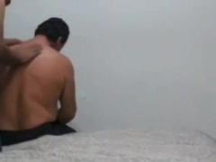 Osito curioso: heterosexual se deja seducir por un oso amateur