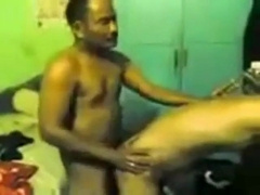 Gay Indo bareback Top sambil ngerokok