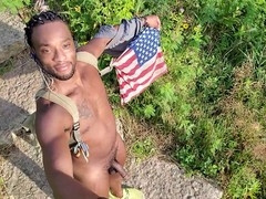 Kenniejai strolls around outside nude and gets spotted