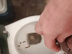 pisse avec cage