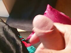 Master Ramon jerks off in a brutal crush video
