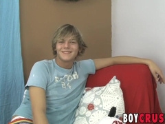 Lad homosexual Dillon Samuels receives oral pleasure while fapping