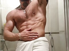 I got excited while training in the gym and jerked off right in the shower
