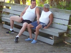 Abuelo y gordito: sexo público con maduros amateurs1